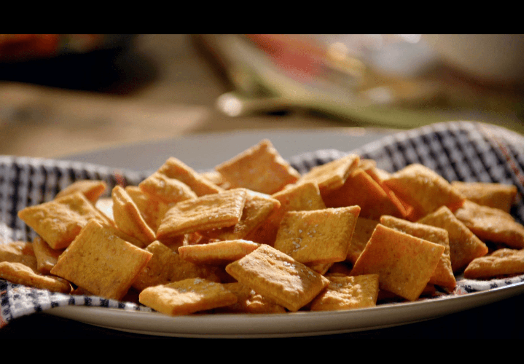 Smokey Cheddar Cheese Crackers