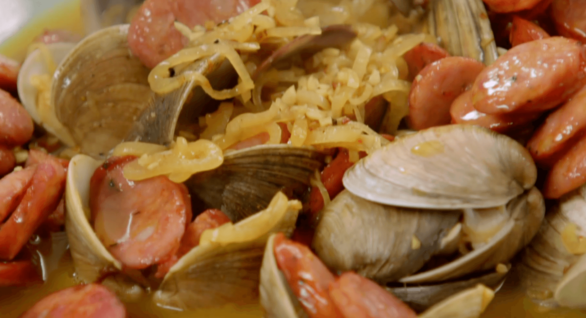 Steamed Clams with Spicy Garlic Bread